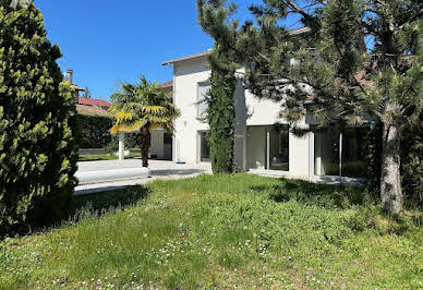 Villa with pool and terrace 3