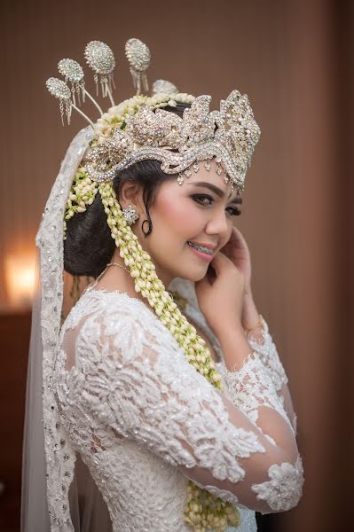 Fotógrafo de casamento Rismawan Aris (mpuzforever). Foto de 25 de dezembro 2020