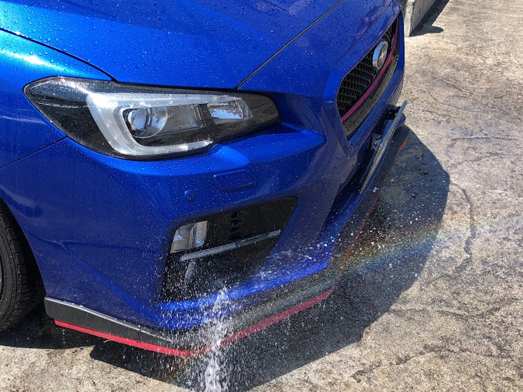 WRX STIの洗車・晴れの休日・虹だ🌈に関するカスタム事例の投稿画像1枚目
