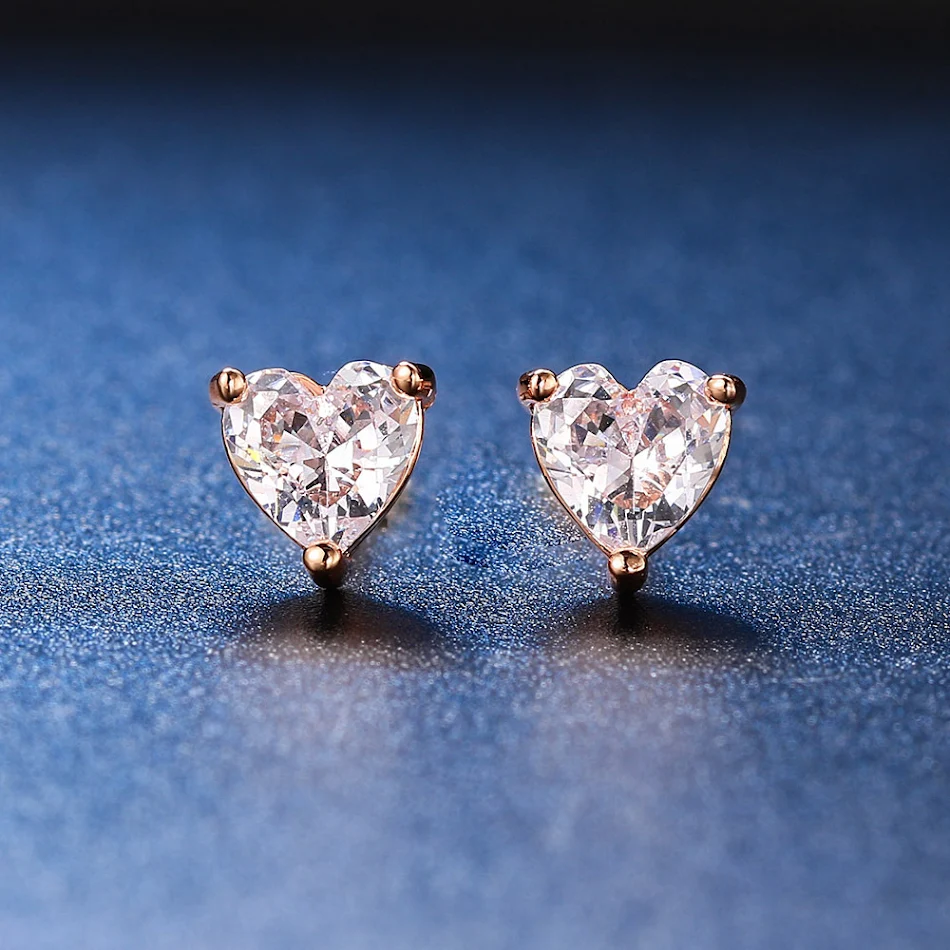 Klassieke eenvoudige romantische hartvormige zirkonia stud oorbellen met drie pootjes