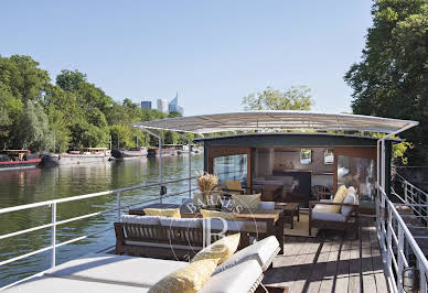 Houseboat 5