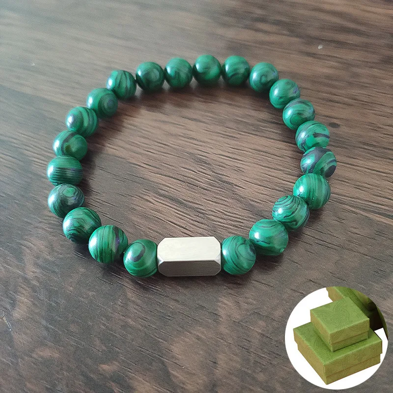 Bracelet de perles en pierre volcanique naturelle, simple et polyvalent. Un accessoire élégant pour un look décontracté.
