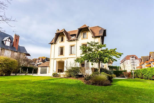 Maison avec jardin et terrasse