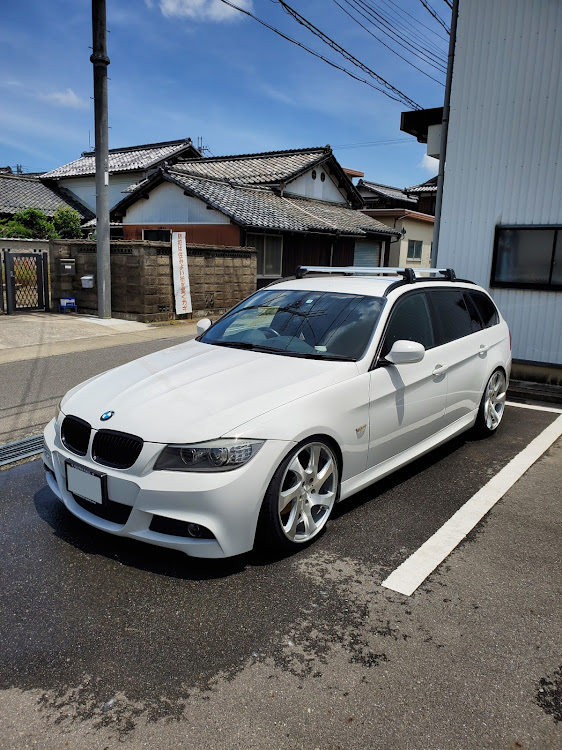 3シリーズ ツーリングの梅雨の晴れ間・洗車・車高調整・スペーサー・e91に関するカスタム事例の投稿画像1枚目