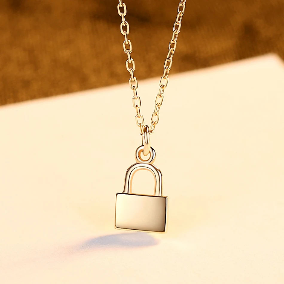 Collier Pendentif Clé en Argent S925 Femme Chaîne Simple Clavicule Un bijou élégant et minimaliste, parfait pour sublimer votre décolleté au quotidien