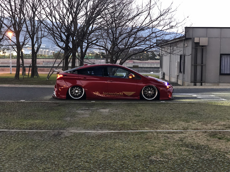 プリウスのWAGONIST・アマプリ工房・work・universalair・LED加工に関するカスタム事例の投稿画像3枚目