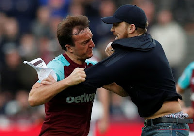 Violences entre supporters et joueurs et envahissement du terrain à West Ham (vidéo)