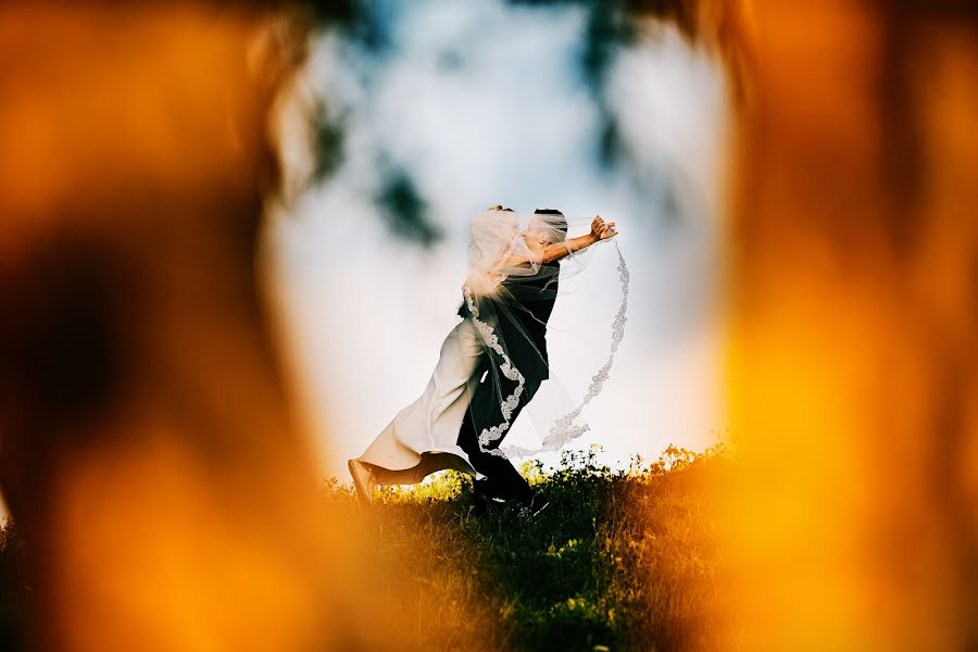 Fotografo di matrimoni Robert Słomski (fotoslomski). Foto del 20 ottobre 2022