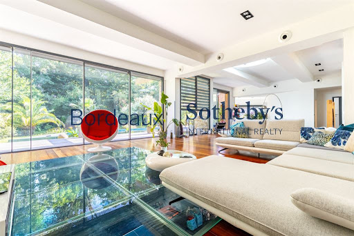 House with pool and garden 4