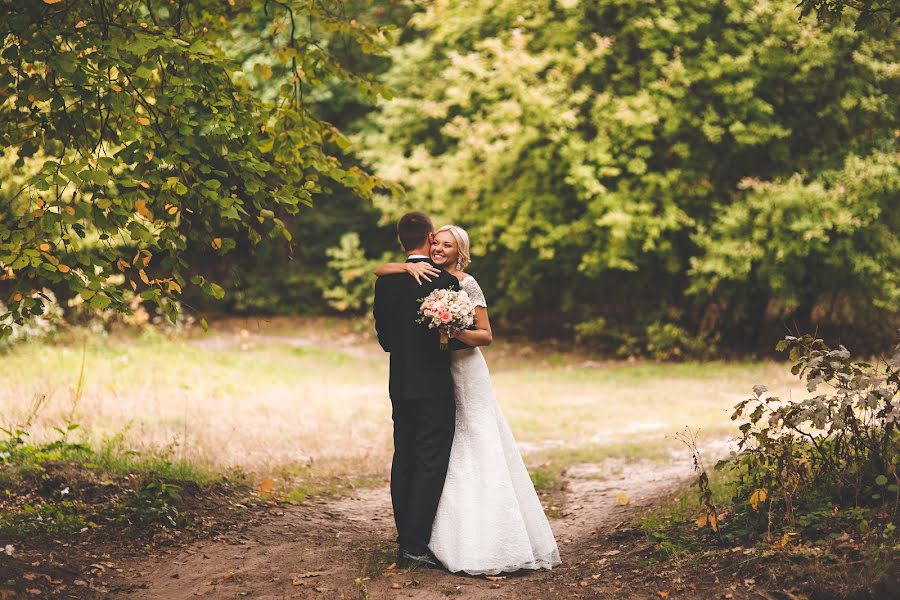 Fotógrafo de casamento Sergey Ustinkin (ustsinkikn). Foto de 14 de dezembro 2015