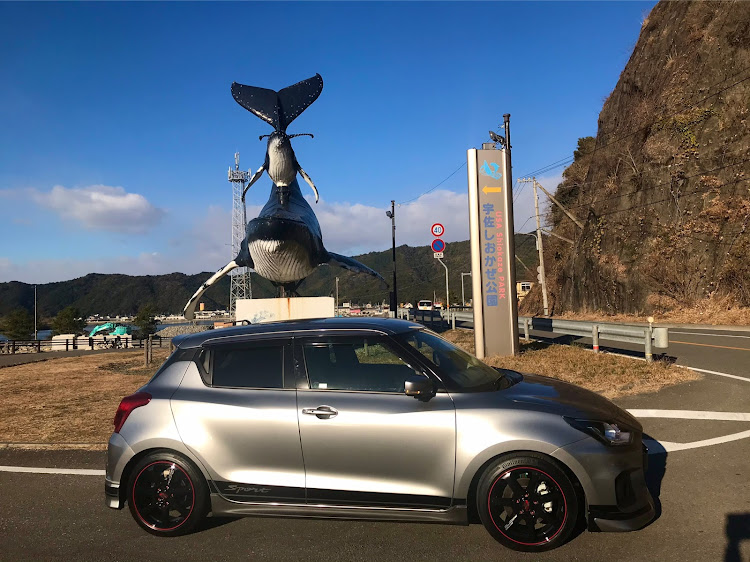 スイフトスポーツのドライブ・元気出そうよ・ずっと笑っていくよ！・鯨とコラボ！に関するカスタム事例の投稿画像2枚目