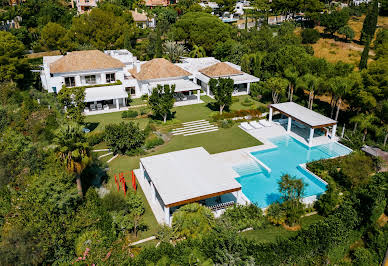 Villa avec piscine et jardin 1