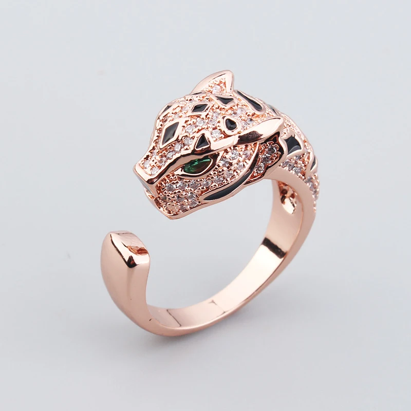 Anel de casal com cabeça de leopardo temperamental da Ásia. Expressão de amor e individualidade, design marcante e moderno.