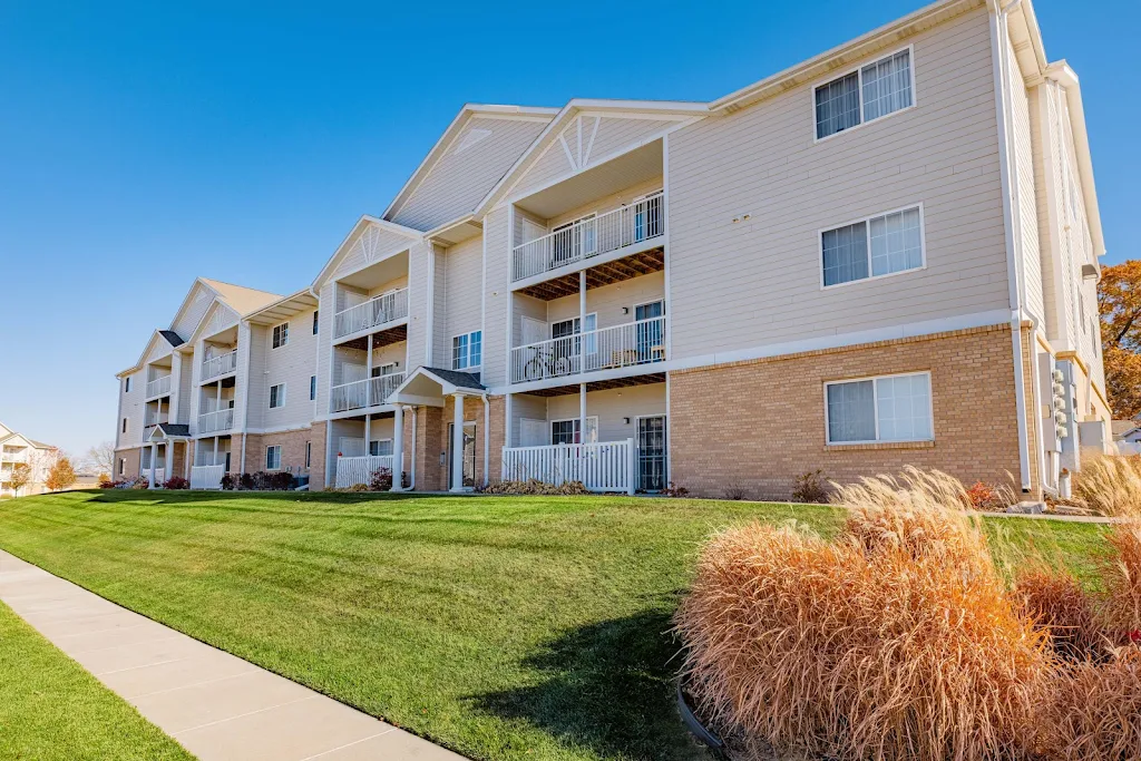 Park Ridge three-story brick and tan exterior of apartment building