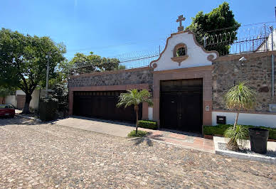 Maison avec piscine et jardin 10