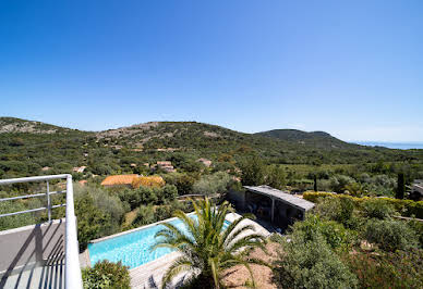 Maison avec piscine en bord de mer 3