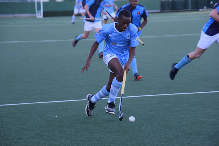 Grey High’s Senz Mekuto goes on the run in their first team hockey match against St Andrew’s in Makhanda at the weekend