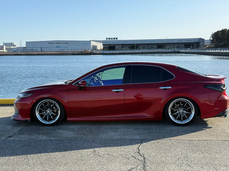 カムリのエモーショナルレッド・70カムリ・車高調整・イデアルトゥルーバ・ローアングルショットに関するカスタム事例の投稿画像3枚目