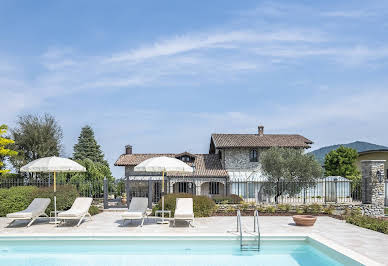 Villa avec piscine et jardin 7