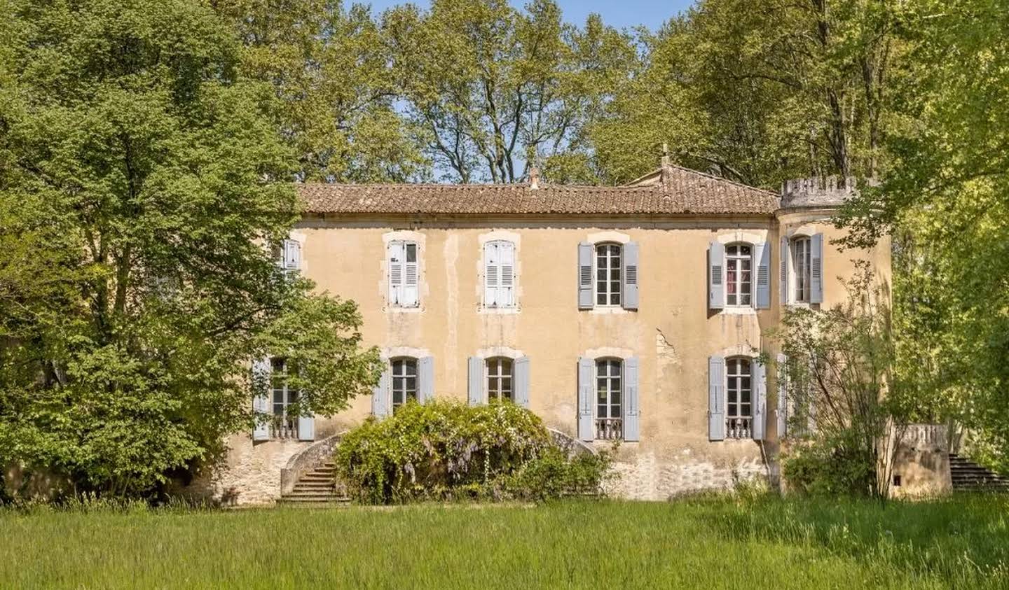 Vineyard with outbuildings Vaucluse