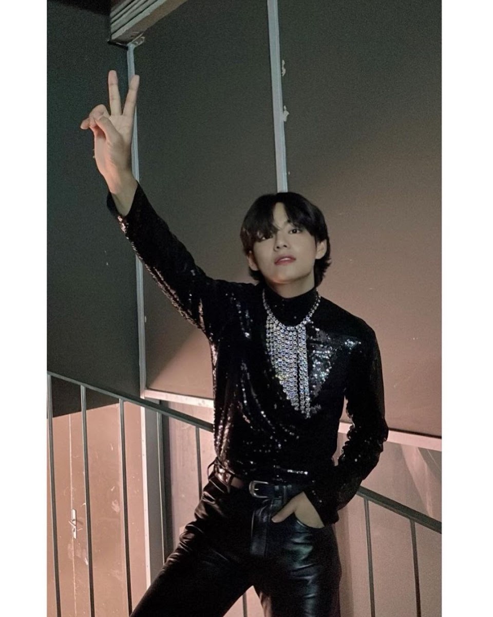 BTS's V Takes ARMY Behind The Scenes Of His Trip To Paris For CELINE's  Fashion Show - Koreaboo