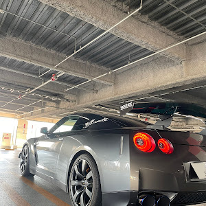 NISSAN GT-R