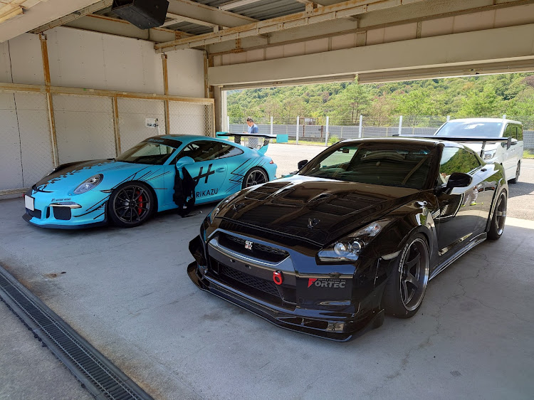 NISSAN GT-Rのセントラルサーキット・闇練・コラボ写真・GT3・ポルシェに関するカスタム事例の投稿画像1枚目