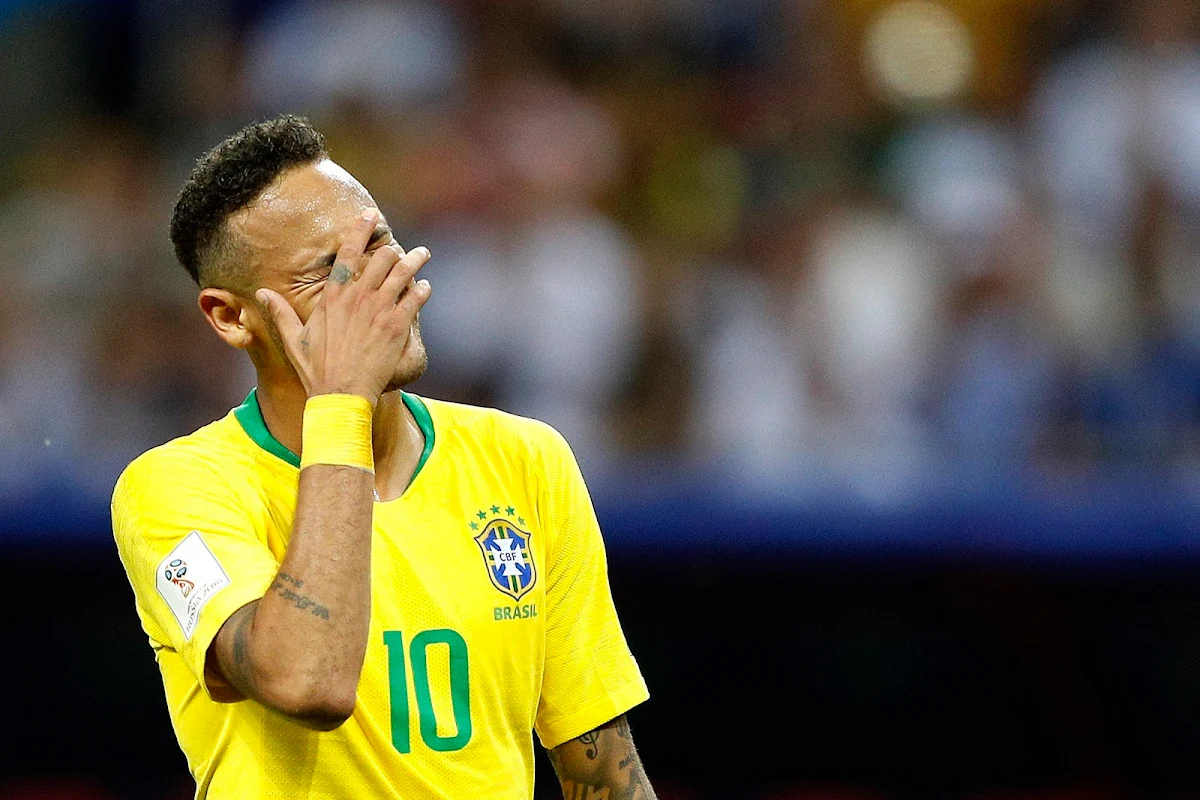 Sous le coup de l'émotion, Neymar fond en larmes 