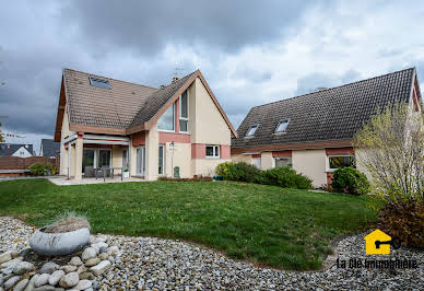 Villa avec piscine et terrasse 1