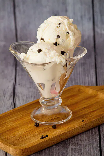 Vanilla Choco Chips Ice Cream