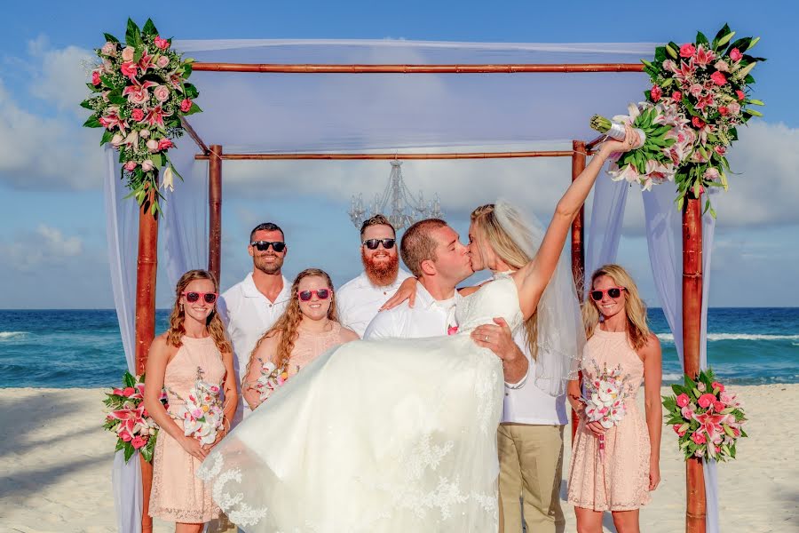 Fotógrafo de casamento Roberto Andrade Y Ximena Zilli (robymenaphoto). Foto de 19 de março