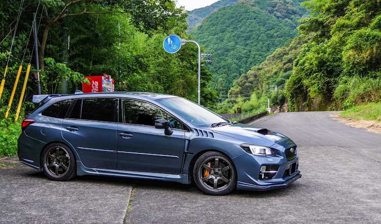 レヴォーグの愛車を眺めながら・愛車を大切に♪・TE37 SAGA SL・LEVORG・夏休みに関するカスタム事例の投稿画像1枚目