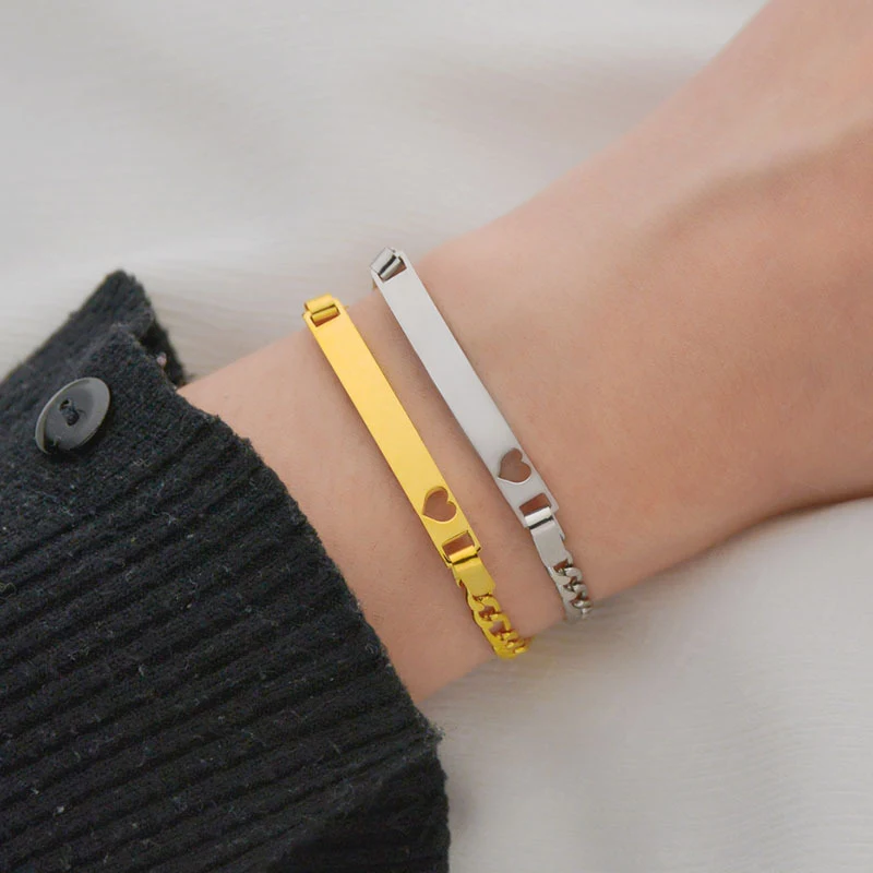 Bracelet Coeur Creux Courbé en Acier Inoxydable Élégant et Tendance Bijou Femme Idéal au Quotidien et pour Offrir Confort et Longévité
