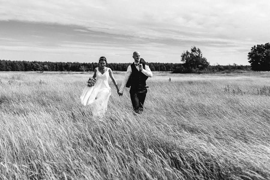 Düğün fotoğrafçısı Nils Hasenau (whitemeetsblack). 18 Temmuz 2016 fotoları