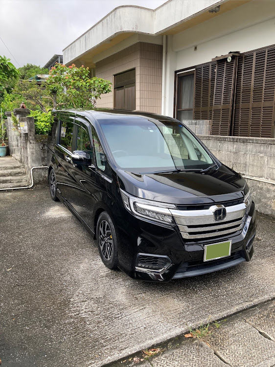 ステップワゴンスパーダの沖縄・梅雨の晴れ間・久しぶりの洗車✨・車高詐欺(笑)に関するカスタム事例の投稿画像1枚目