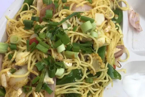 Veg Chilli Garlic Noodles [650 Ml]