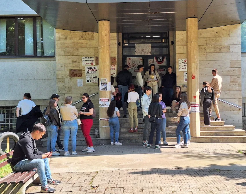 Dekan: Medicinski fakultet u Nišu prelazi na normalan režim rada, blokada se završava