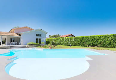 Villa with pool and terrace 3