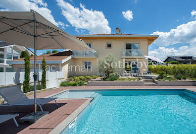 Maison avec piscine et terrasse 4