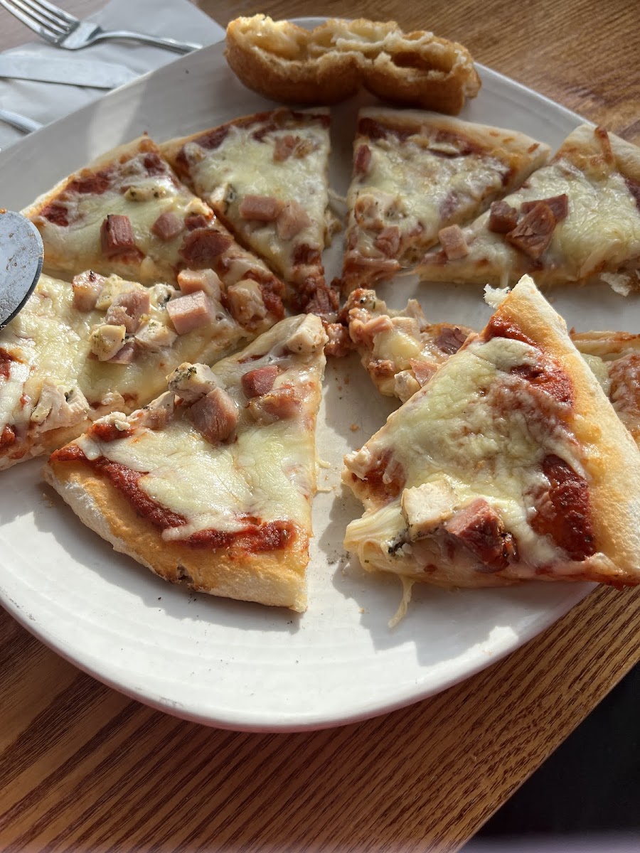 Ham and chicken pizza