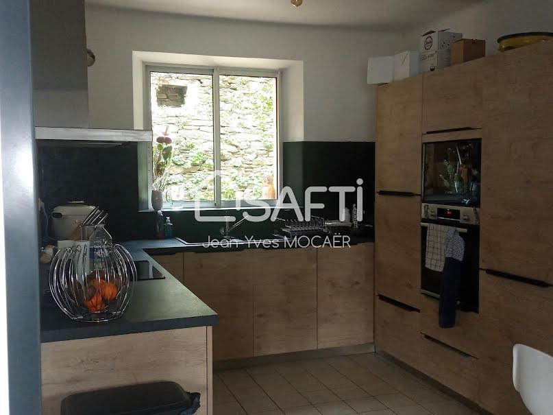 Vente maison 6 pièces 147 m² à Châteauneuf-du-Faou (29520), 229 000 €