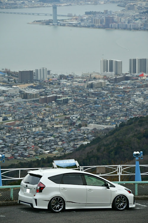 プリウスα G'sの琵琶湖・比叡山ドライブウェイ・ドライブ・大津市・寒冷地仕様テールに関するカスタム事例の投稿画像1枚目