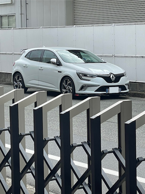 メガーヌ ハッチバックのルノースポール・人とかぶらない仕様・メガーヌGT・ホワイトホイールに関するカスタム事例の投稿画像2枚目