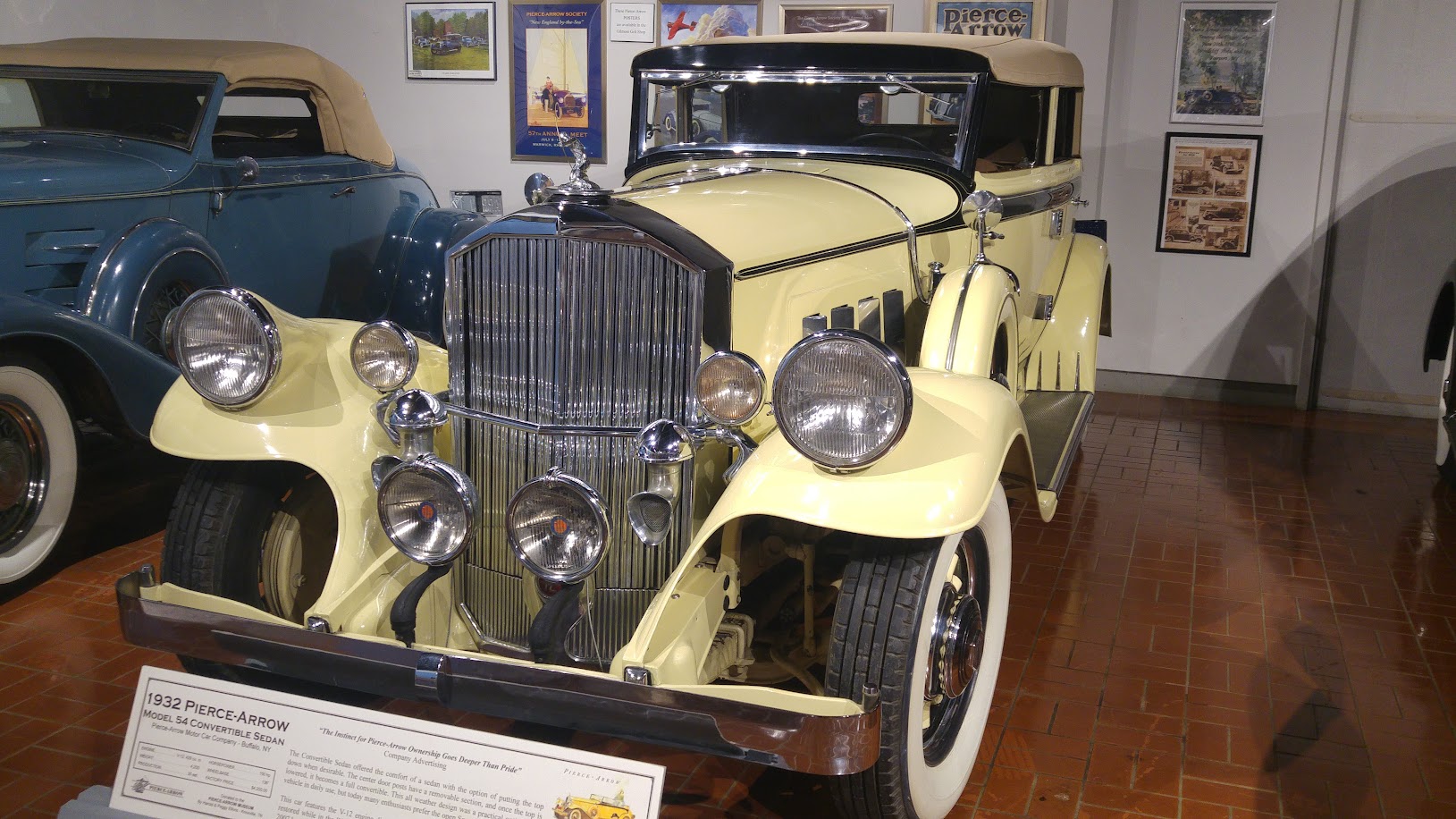 1932 Pierce-Arrow in Gilmore Car Museum