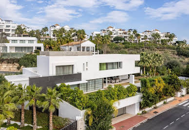 Villa avec piscine et jardin 11