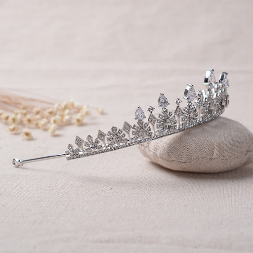 Title 4, Simple rhinestone silver hair hoop for effortle...