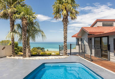 Maison avec piscine et jardin 4