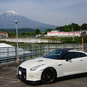 NISSAN GT-R