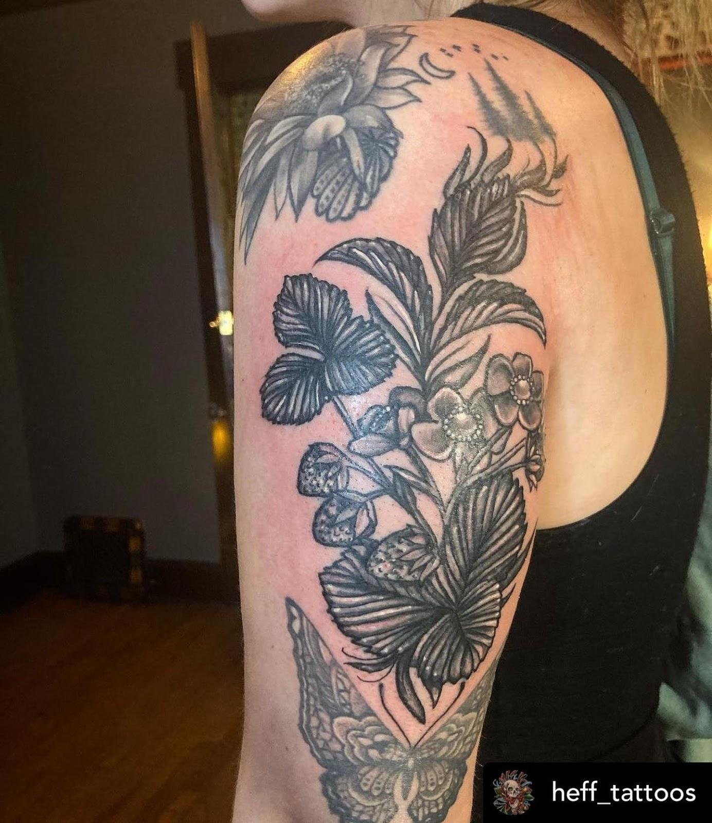 Black Ink Vine shoulder tattoos