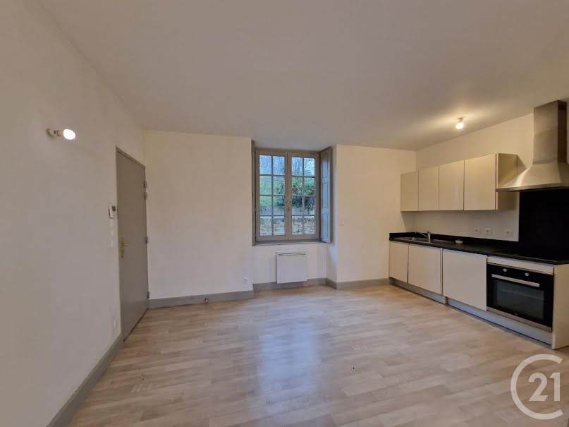 Location  appartement 1 pièce 27 m² à Guérigny (58130), 287 €